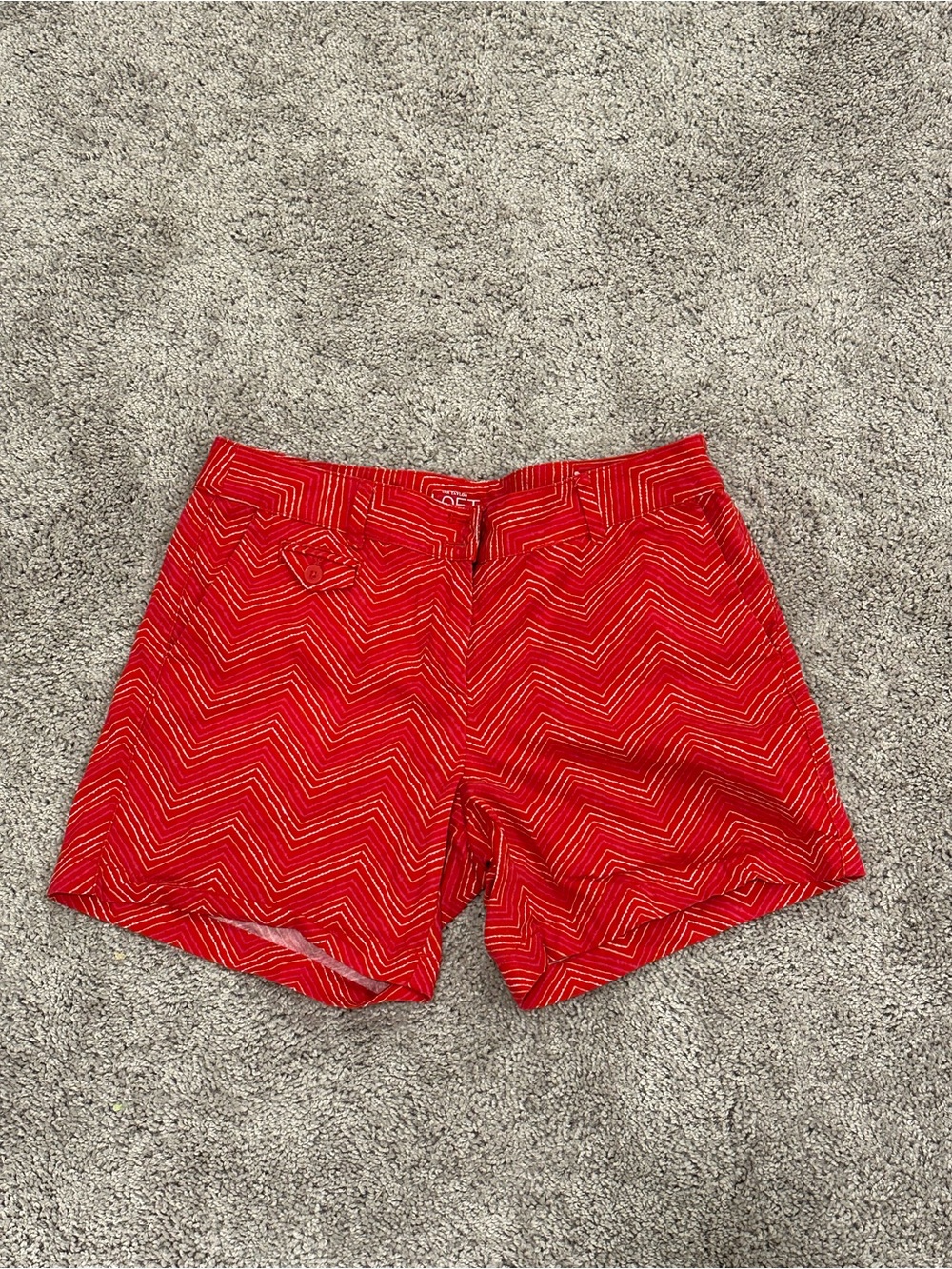 Ann Taylor Red Zigzag-Print Shorts. Size 6